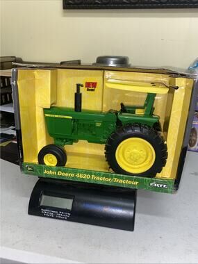 John Deere 4620 Wide Front Tractor with Canopy 2002 Ertl1/16 Scale